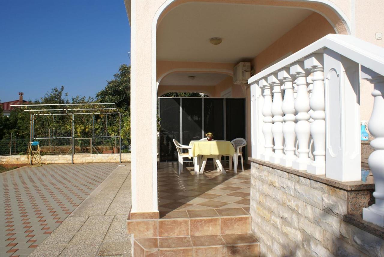 Apartment Nevenka Krk Town Exterior foto