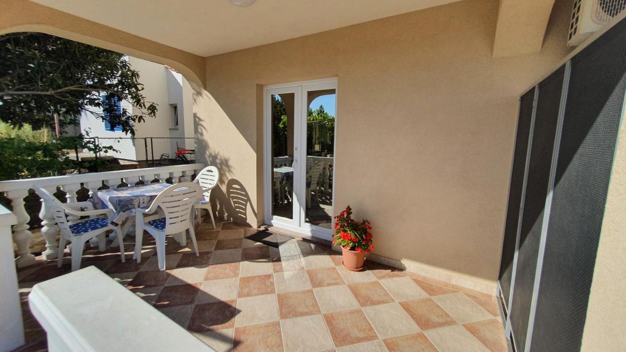 Apartment Nevenka Krk Town Exterior foto