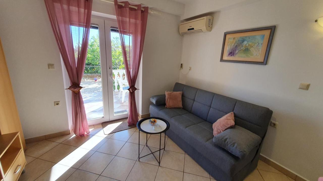 Apartment Nevenka Krk Town Exterior foto